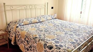 2 bedrooms, iron/ironing board, Internet, bed sheets