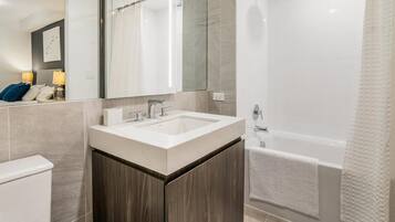 Apartment (1 Bedroom) | Bathroom