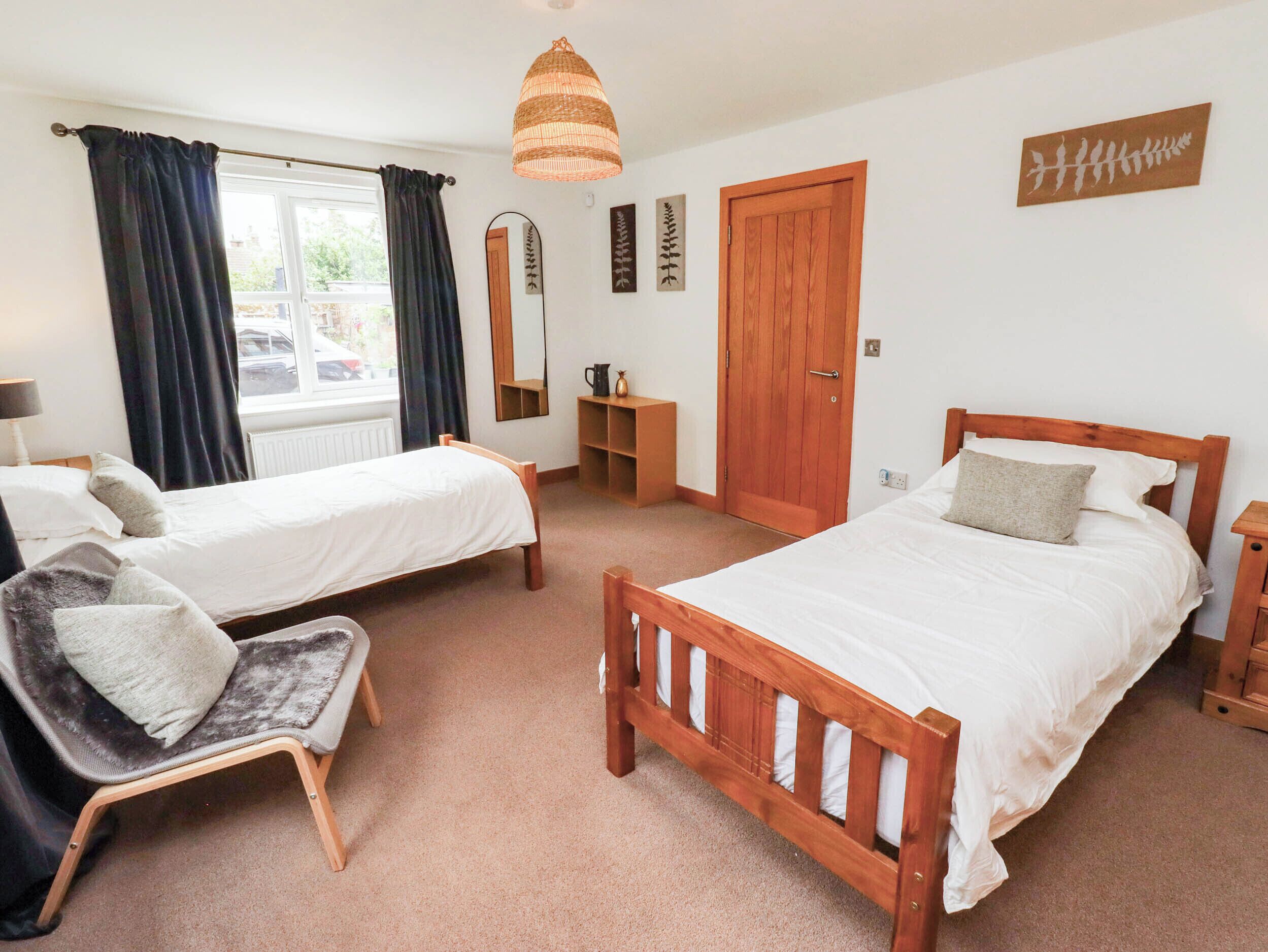 5 chambres, accès au Wi-Fi (inclus), décor unique, ameublement unique