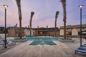 Seasonal outdoor pool - Landing Beautiful 1bd, Courtyard, Clubhouse (Goodyear)