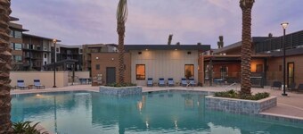 Landing Beautiful 1bd, Courtyard, Clubhouse