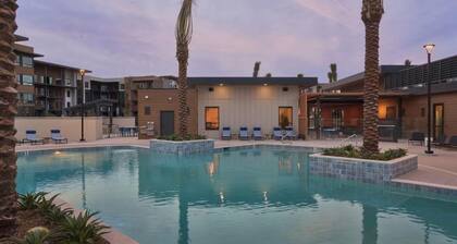 Landing Beautiful 1bd, Courtyard, Clubhouse