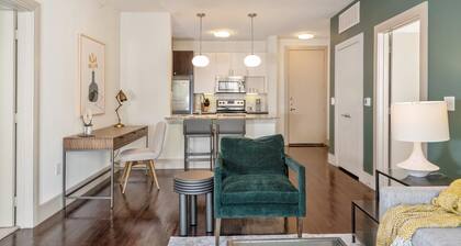 Landing Beautiful 1bd, Courtyard, Clubhouse