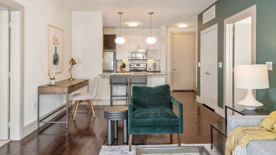 Landing Beautiful 1bd, Courtyard, Clubhouse