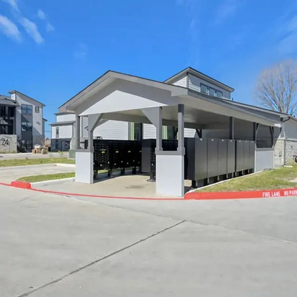 Exterior - Landing Amazing 1BD in Bear Creek (Houston)