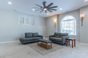 Living area - Spacious Andover Retreat - Family Friendly - Near Minneapolis (Andover)