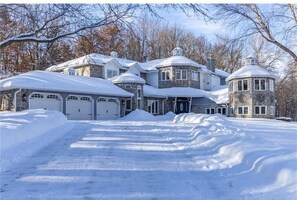 Exterior - Spacious Andover Retreat - Family Friendly - Near Minneapolis (Andover)