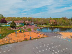 Children’s area - 6BR, Sleeps 16, Game Room, Hot Tub, Resort Access (Albrightsville)