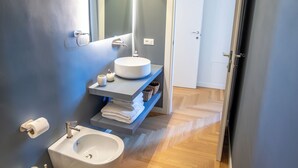 A modern bathroom with a toilet, bidet, and sink. - Luxury Boutique Apartment 3 in Palermo City Center, near the Central Station (Palermo)