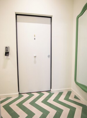 A door with a numeric keypad lock, a keyhole, and a peephole. - Luxury Boutique Apartment 3 in Palermo City Center, near the Central Station (Palermo)