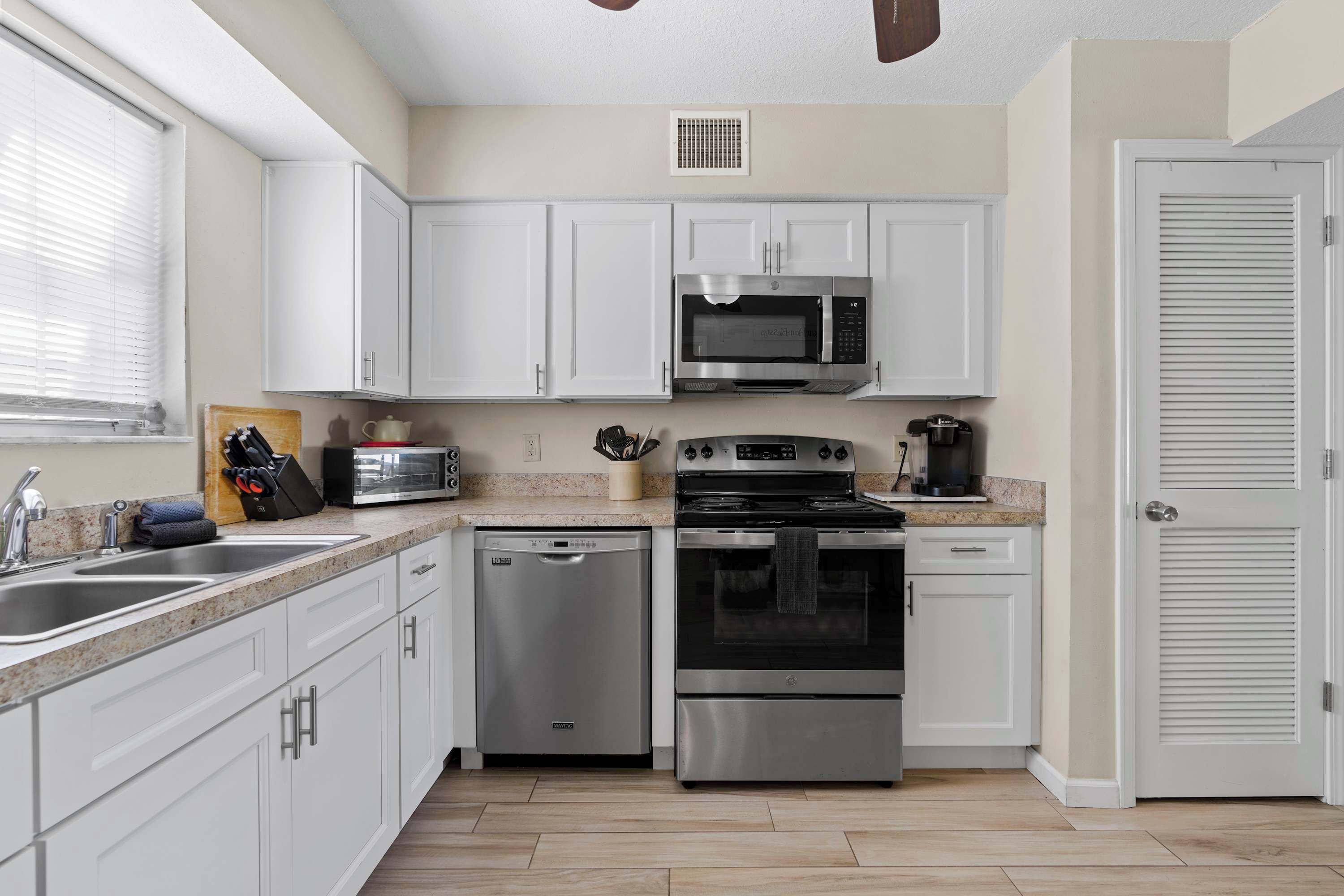 Fully equipped kitchen for family meals.
