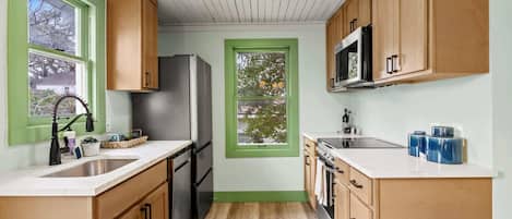 Coffee/tea maker, fridge, microwave, oven