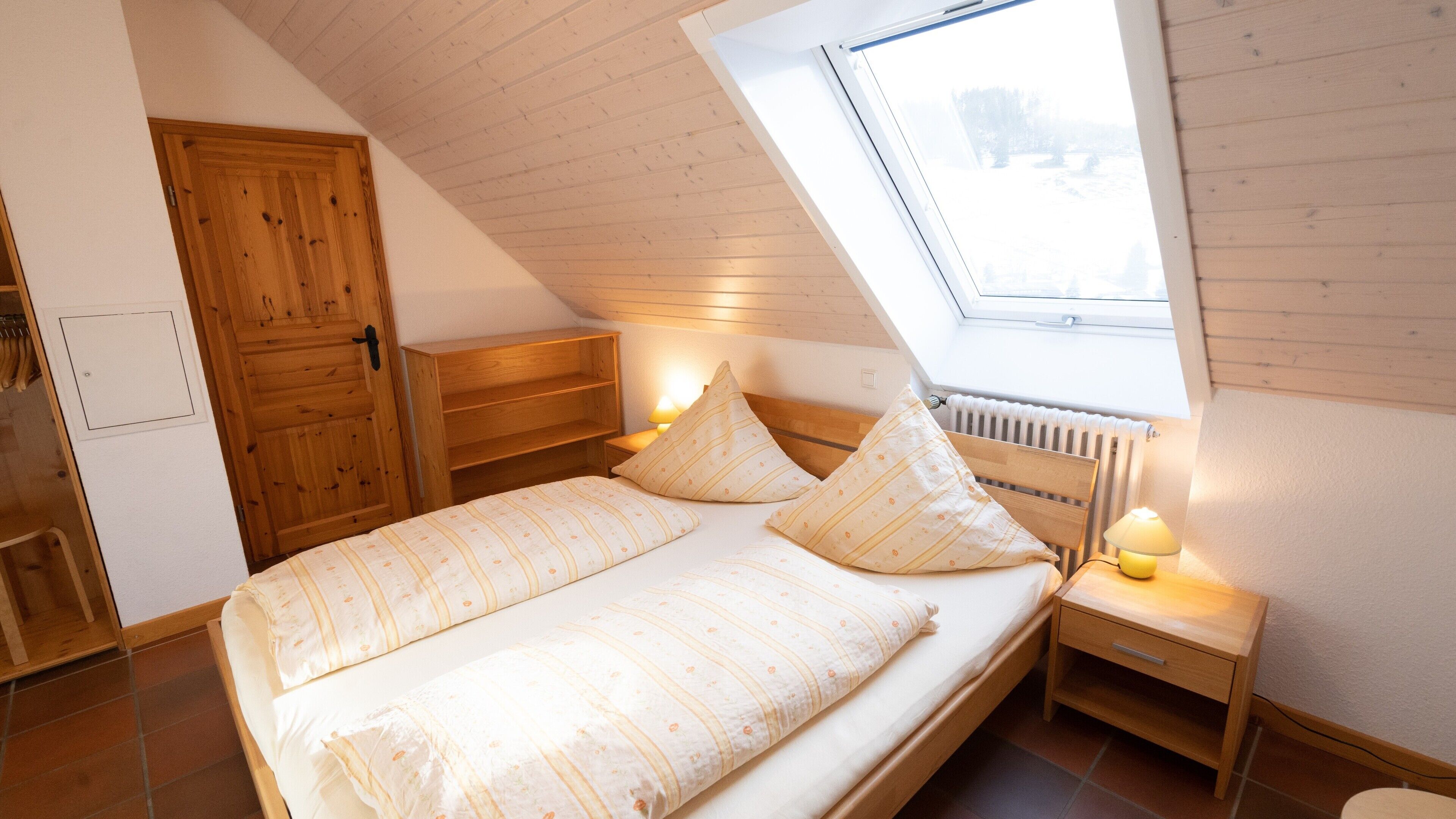 4 slaapkamers, een strijkplank/strijkijzer, wifi, beddengoed