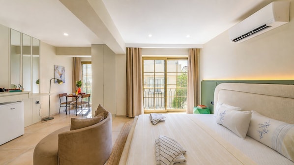 Deluxe Suite, City View | Desk, laptop workspace, iron/ironing board, WiFi (free) - Luz Suit (Kaş)