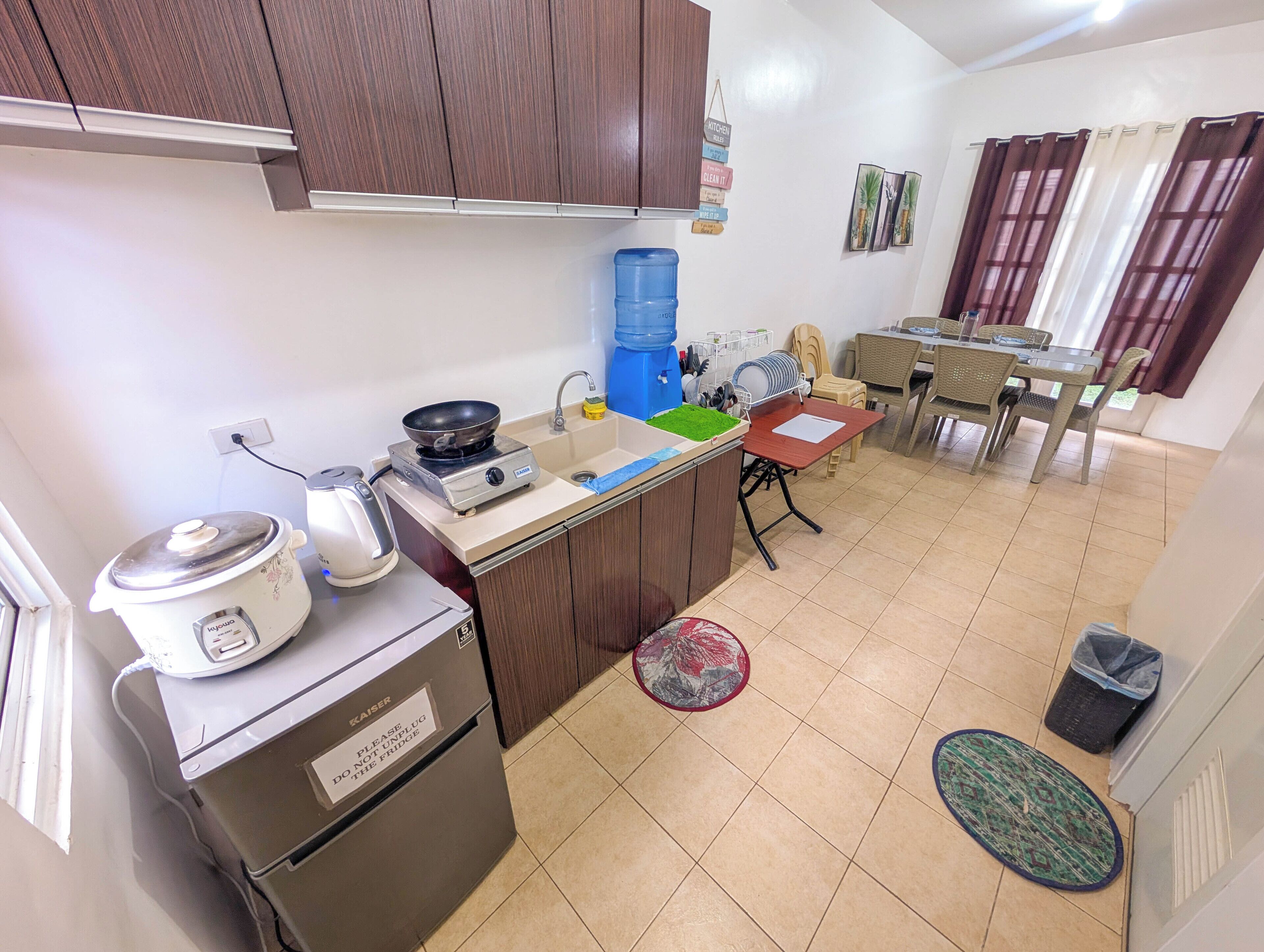Fridge, stovetop, electric kettle, cookware/dishes/utensils
