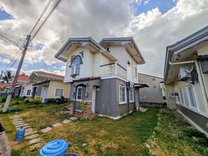 Exterior - Panglao 4 Bedroom Family and Group House With Pool (Panglao)