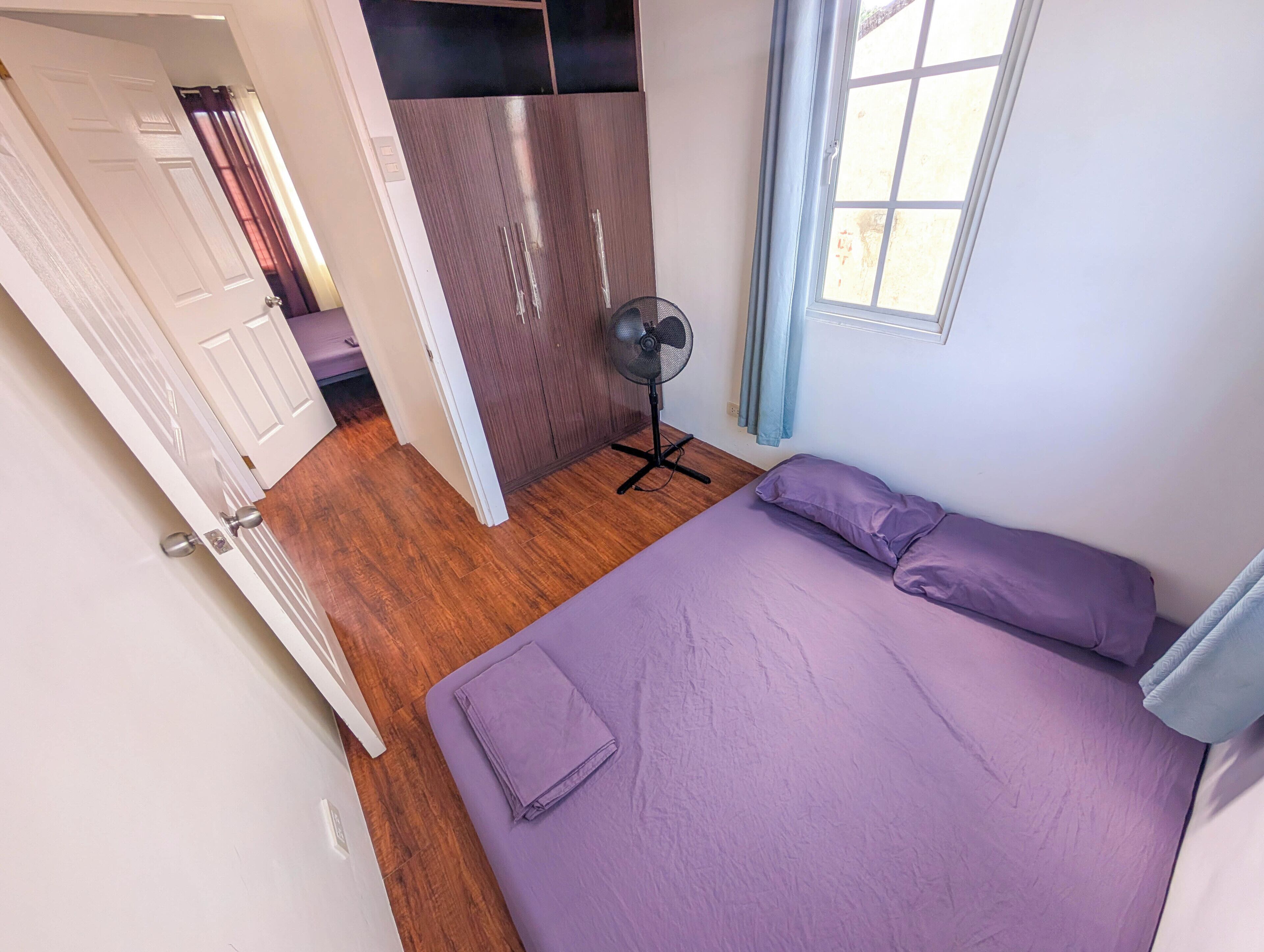 4 bedrooms, iron/ironing board, WiFi (free), bed sheets