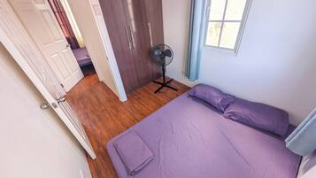4 bedrooms, iron/ironing board, WiFi (free), bed sheets