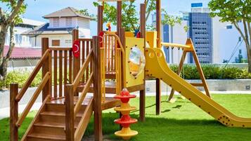 Condo, 1 Bedroom, Accessible, Smoking | Children's area