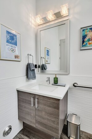 Hair dryer, towels, soap, toilet paper - Bright 2BR Townhome in Capitol Hill | Walk Everywhere (Seattle)