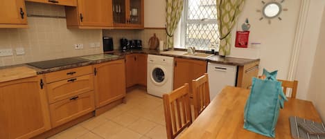 Dishwasher, cookware/dishes/utensils