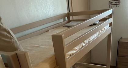 Beautiful, air-conditioned one-bedroom apartment with a fully equipped kitchen, sleeps 6, with a pool