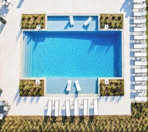 A rectangular swimming pool with two sun loungers and a small water feature. - The Social, 3mi to SQ + Pool by VelvetDitchVillas (Oxford)