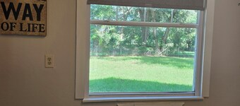 1-bedroom guest house in Newberry Florida with two detached rooms.