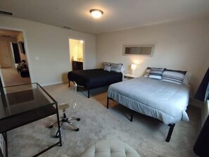 A bedroom with a bed, a desk, and a chair. - Luxury 5BR Townhome with Private Pool at Windsor Cay Resort (Clermont, FL, USA)