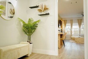 Room - Cozy 3-bedroom townhome in Dallas near Downtown (Dallas)