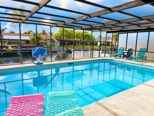 Waterfront, Gulf Access, Docks, Fishing, Games, Pool