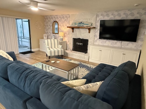 Waterfront, Gulf Access, Docks, Fishing, Games, Pool