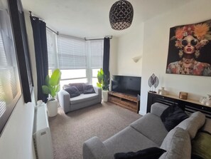 Living area - 1 Bedroom Beach View Apartment Sleeps 4 (Rhyl)