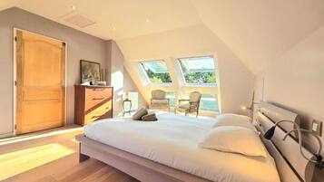 6 slaapkamers, een strijkplank/strijkijzer, internet, beddengoed