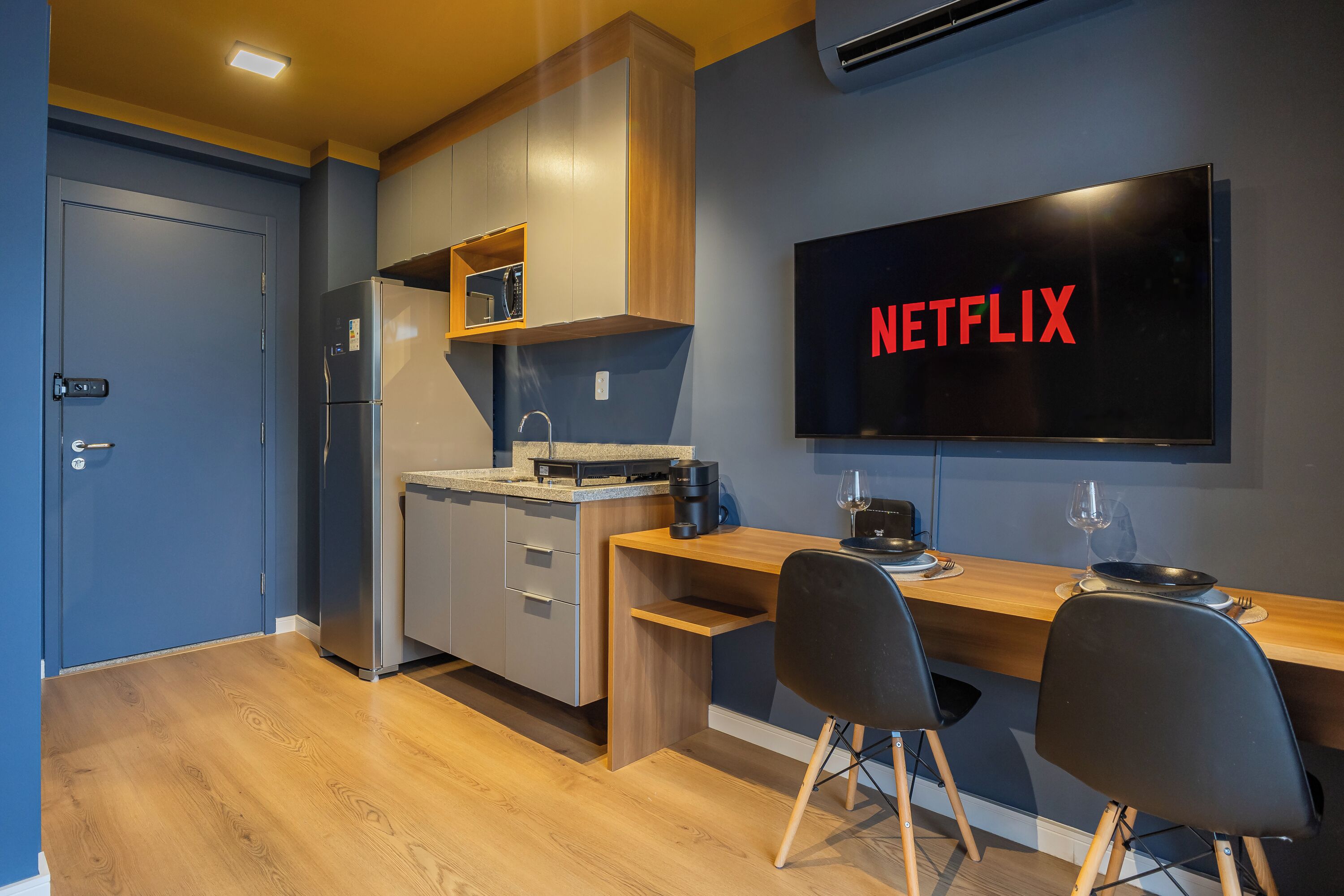 Exclusive Apartment, 1 Double Bed with Sofa bed, Balcony, City View | Private kitchen