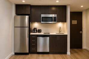 Private kitchen - Polished 2BR Downtown Suite Near Waterfront & Events (Toronto)