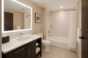 Hair dryer, bidet, towels, soap - Polished 2BR Downtown Suite Near Waterfront & Events (Toronto)