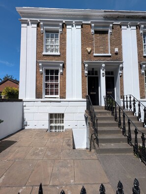 Exterior - Spacious three bedroom house with garden, close to O2, quick to central London (London)
