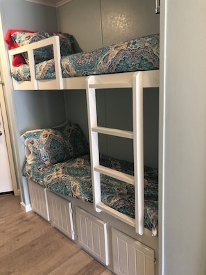 Iron/ironing board, free WiFi, bed sheets - Cozy 1-bedroom condo in serene Corpus Christi. (Corpus Christi)