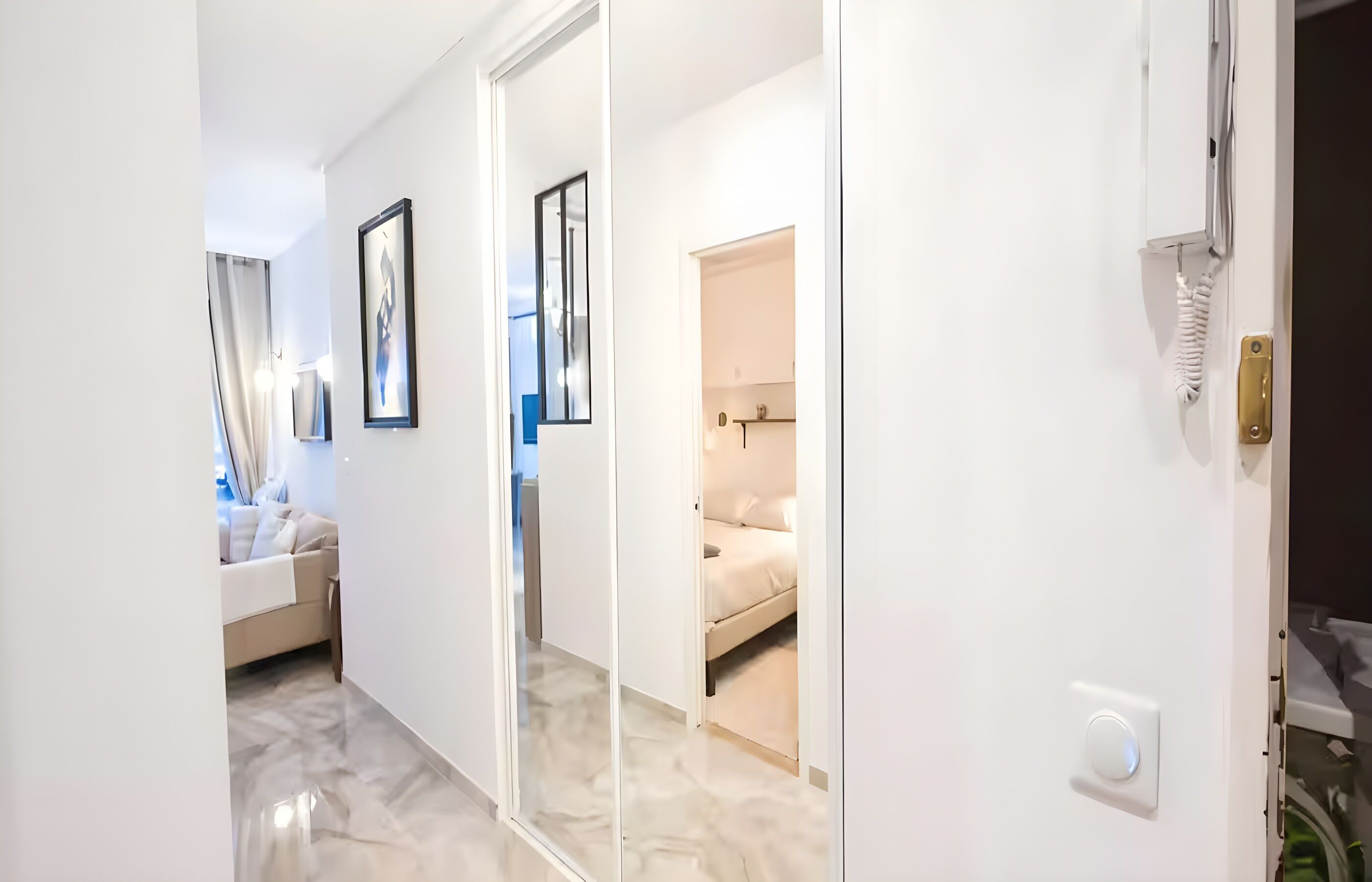 2 chambres, bureau, fer et planche à repasser, accès au Wi-Fi (inclus)