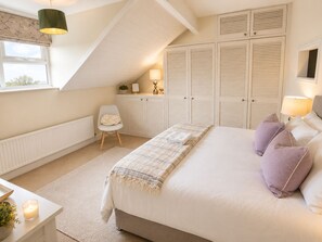 Iron/ironing board, WiFi, bed sheets - The Willow Chester | Parking | Canal Walks | Large Garden | Sleeps 8 (Chester)