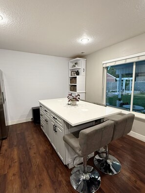 Dining - Cozy Two-Level Basement Suite - Kitchen & Laundry (Orem)