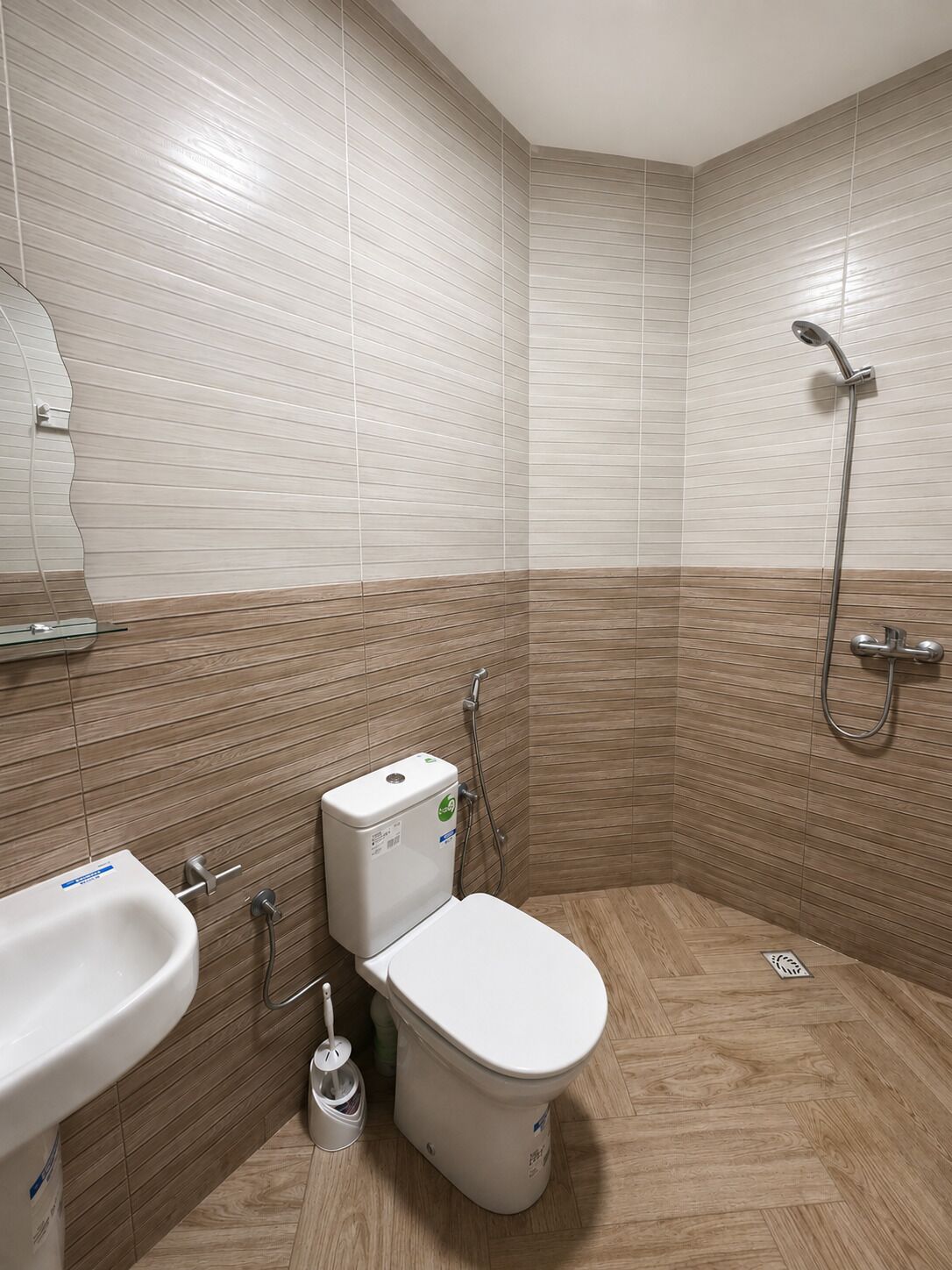 Shower, towels, toilet paper