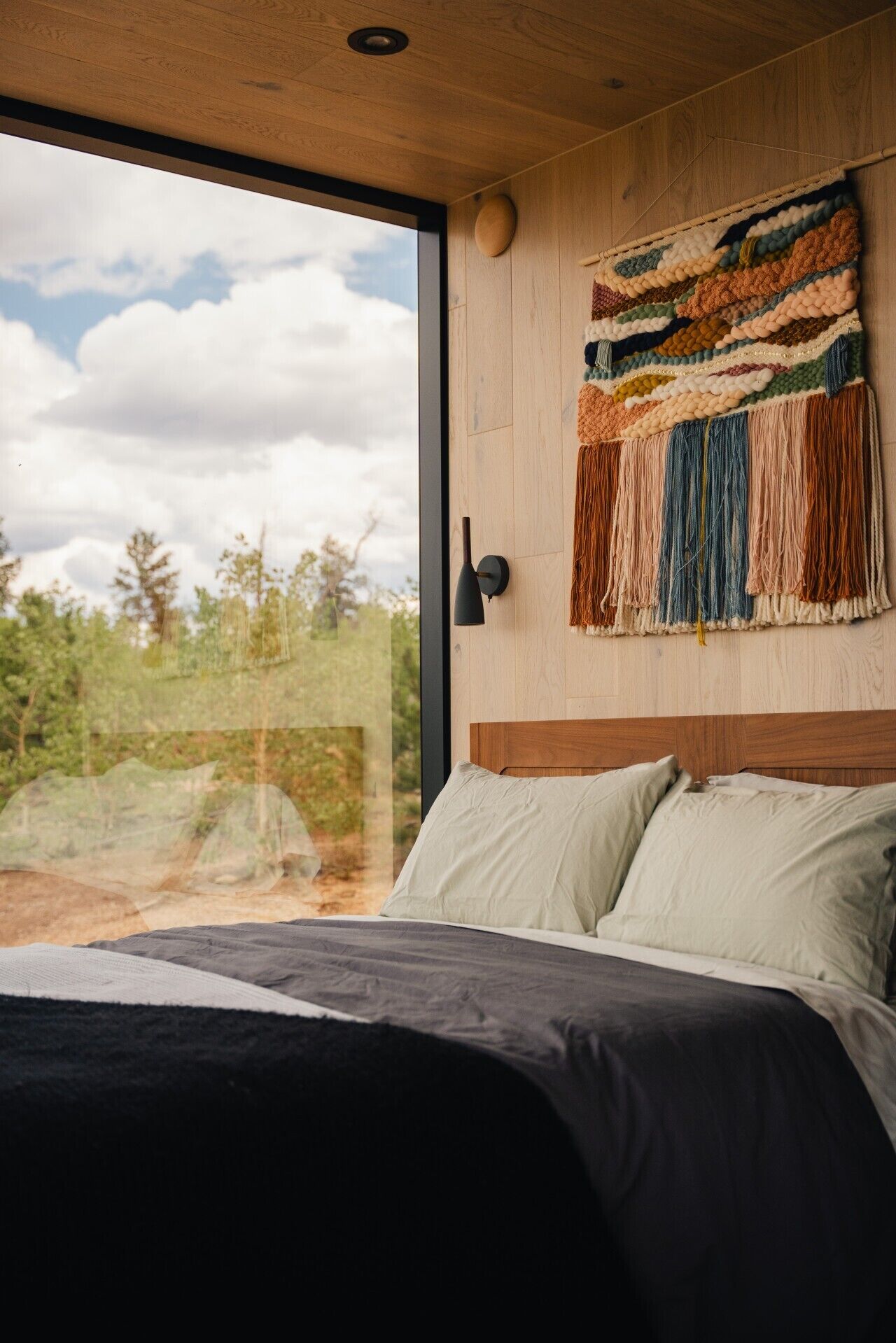 WiFi, bed sheets