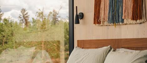 WiFi, bed sheets