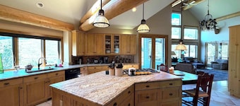 Slate River Retreat-Private hot tub & pet friendly