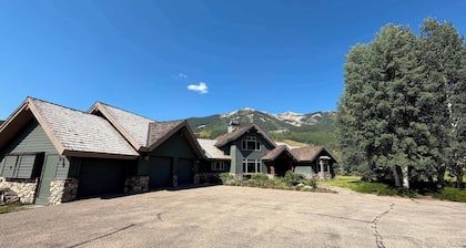 Slate River Retreat-Private hot tub & pet friendly