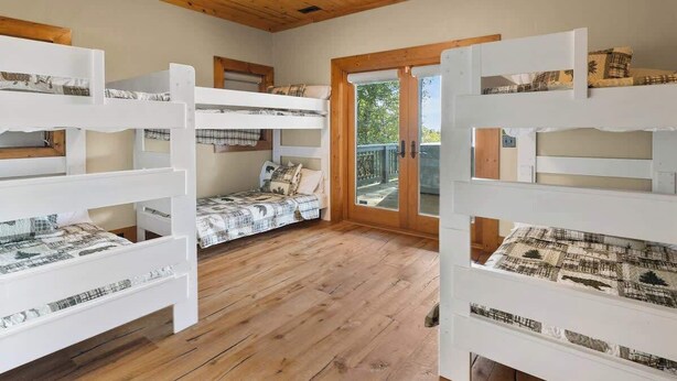A room with bunk beds, wooden flooring, and a wooden ceiling. - Mountain High - Hot Tub, Game Room and Views (Sapphire)