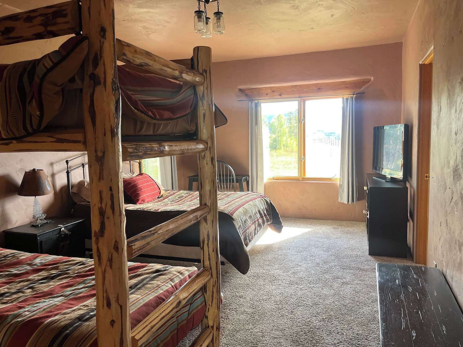 4 bedrooms, desk, iron/ironing board, WiFi