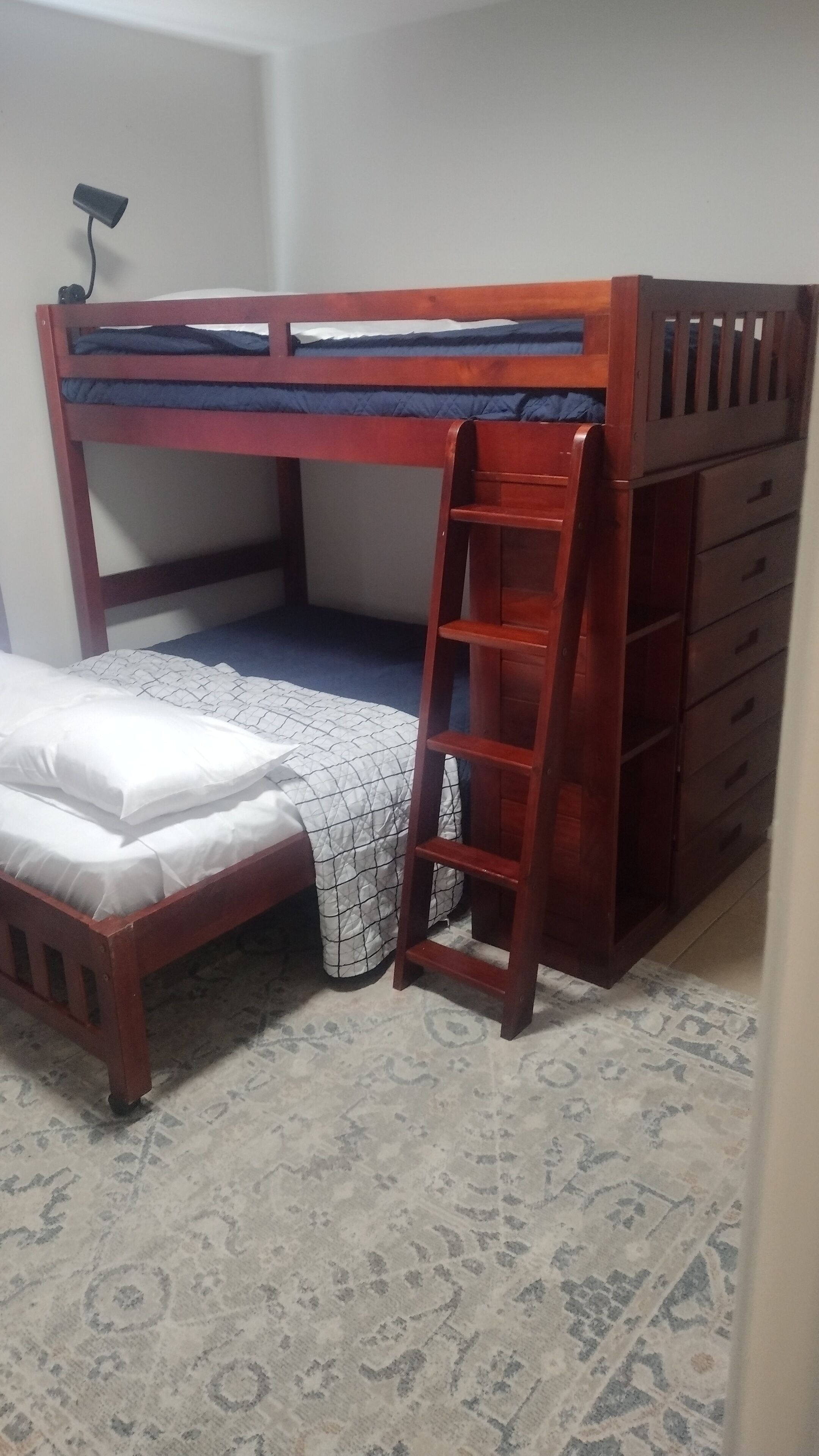 2 slaapkamers, een strijkplank/strijkijzer, gratis wifi, beddengoed